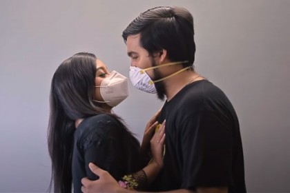 নোবেলের মৌলিক গানে “ডিজলাইক” এর বন্যা!