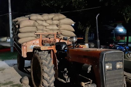 নওগাঁয় খাদ্য অধিদপ্তরের সীলযুক্ত ১৮০ বস্তা গম উদ্ধার