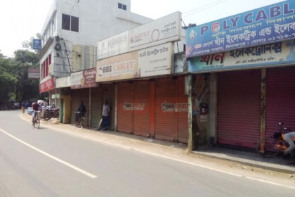 করোনা ঠেকাতে চারদিন পৌর বাজারের সব দোকান বন্ধ