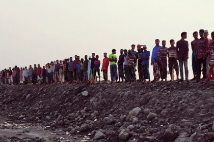 ফ্লাশিং গেট বন্ধ করে বেরিবাঁধ সংস্কার, ৪শ পরিবারে ভোগান্তি 