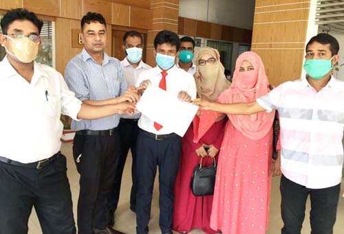 ফরিদপুরে শিক্ষানবিশ আইনজীবীদের স্মারকলিপি প্রদান