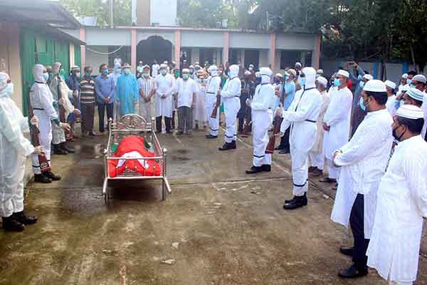 মুক্তিযুদ্ধে সুইসাইডাল স্কোয়াড কমান্ডার খালেকুজ্জামান ফারুকের দাফন সম্পন্ন 