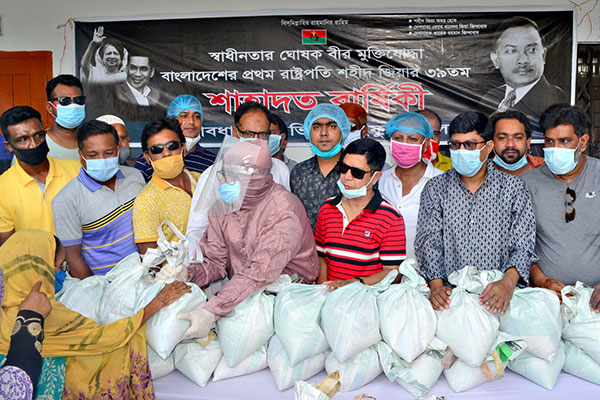 বগুড়ায় জিয়াউর রহমানের মৃত্যুবার্ষিকী উপলক্ষে ত্রাণ বিতরণ