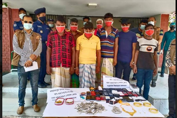 গাজীপুরে মার্কেটে ডাকাতির ঘটনায় ৮ ডাকাত গ্রেফতার