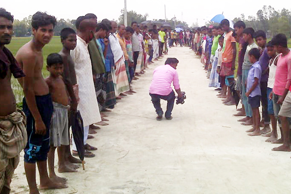 রংপুরে ৭ কৃষকের বিরুদ্ধে মামলার প্রতিবাদে মানববন্ধন

