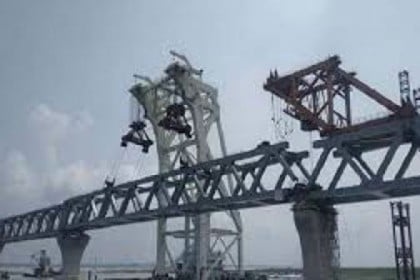 বসছে পদ্মাসেতুর ৩১তম স্প্যান, বুধবার শিমুলিয়া-কাঠালবাড়ি রুটে নৌযান চলাচল বন্ধ
