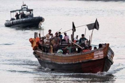 মালয়েশিয়ার উপকূলের কাছে সাগরে ২৭০ রোহিঙ্গা আটক