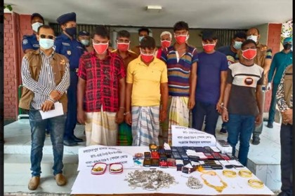 গাজীপুরে মার্কেটে ডাকাতির ঘটনায় ৮ ডাকাত গ্রেফতার