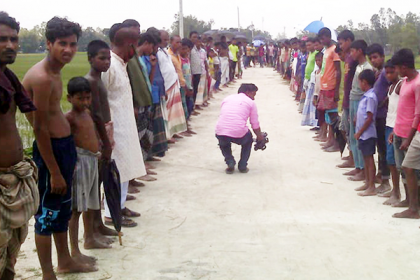 রংপুরে ৭ কৃষকের বিরুদ্ধে মামলার প্রতিবাদে মানববন্ধন


