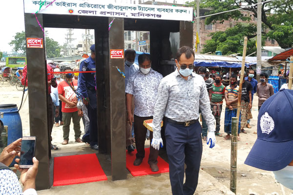 মানিকগঞ্জ বাস-টার্মিনালে জীবানুনাশক টানেল স্থাপন