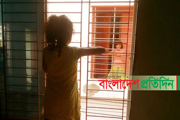 করোনায় বদ্ধ ঘরে অস্থির হয়ে উঠেছে শিশুরা