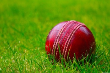 চালু হচ্ছে 'করোনা বদলি' প্রথা, বলে থুতু লাগালে '৫ রান' জরিমানা