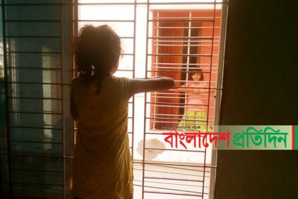 করোনায় বদ্ধ ঘরে অস্থির হয়ে উঠেছে শিশুরা