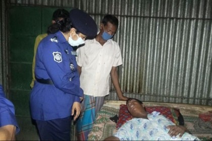 বর্বর নির্যাতনের শিকার সেই মমিনুলের বাড়িতে পুলিশ সুপার 