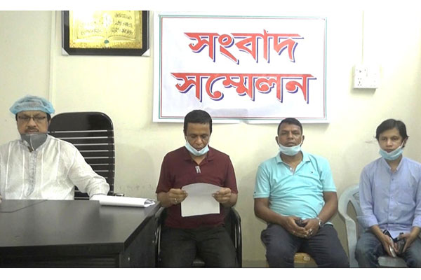 লালমনিরহাটে পরিবারের নিরাপত্তা চেয়ে চেম্বার পরিচালকের সংবাদ সম্মেলন