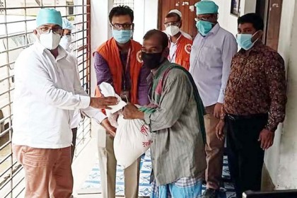 বরিশালে কারান্তরীণ আসামিদের পরিবারে খাদ্য সহায়তা