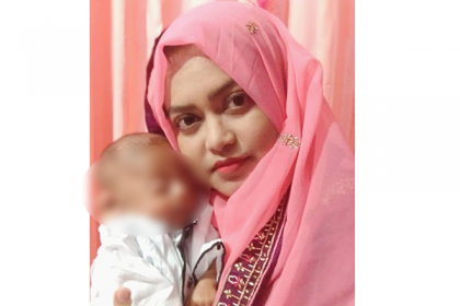 দুগ্ধপানের সন্তান বাসায় রেখে করোনাযুদ্ধে ডা. আফরোজা   