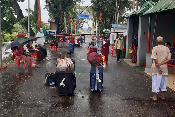 দেশে ফিরলেন ভারতে আটকে পড়া ২৪ বাংলাদেশি