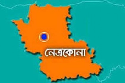 বেলচার আঘাতে সোমেশ্বরী নদীতে নৌকার শ্রমিক নিখোঁজ