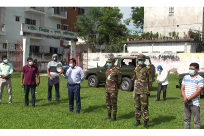 মানিকগঞ্জে সেনাবাহিনীর ত্রাণ বিতরণ