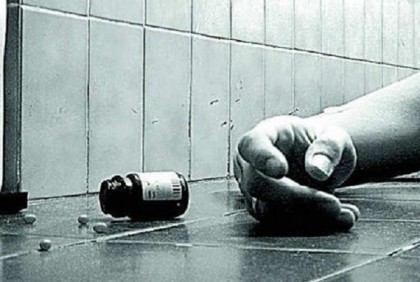 আপত্তিকর ছবি পাঠিয়ে অর্থ দাবি, কলেজ ছাত্রীর আত্মহত্যা