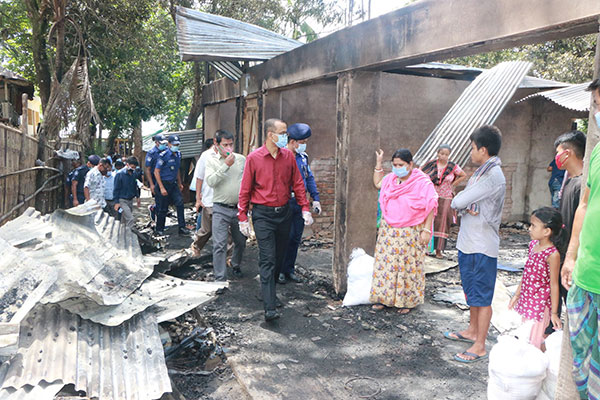 রাঙামাটির সুবলংয়ে অগ্নিকাণ্ডে ক্ষতিগ্রস্তদের ত্রাণ সহায়তা