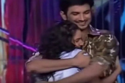 এভাবেই রিয়্যালিটি শোয়ের স্টেজে অঙ্কিতাকে প্রেমের প্রস্তাব দিয়েছিলেন সুশান্ত! (ভিডিও)