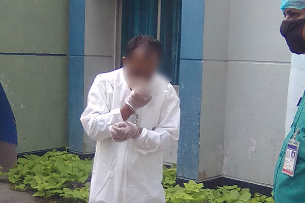 করোনা রোগীকে যৌন হয়রানি করায় ওয়ার্ডবয় গ্রেফতার 