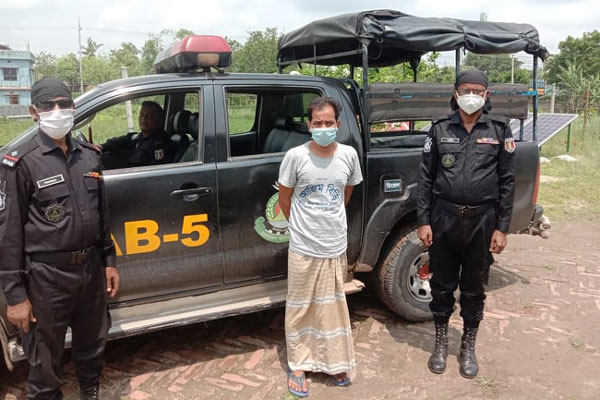 চাঁপাইনবাবগঞ্জে অস্ত্রসহ গ্রেফতার ১