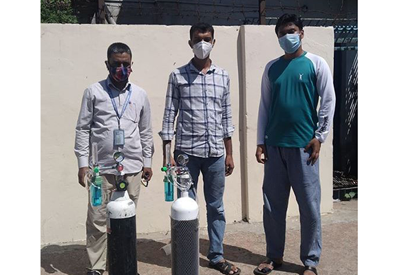 মধ্যরাতে রোগীর বাসায় ‘অক্সিজেন ব্যাংক’