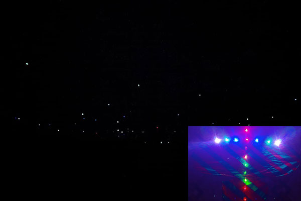 রাতের আকাশে শতশত রঙিন ঘুড়ি!