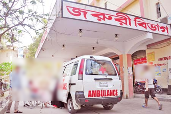 ছুটতে হচ্ছে হাসপাতাল থেকে হাসপাতালে, থামছে না মুমূর্ষু রোগীর হাহাকার