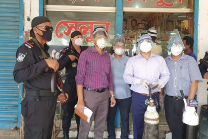 রেজিস্ট্রেশনবিহীন মেডিকেল অক্সিজেন গ্যাস রাখার অপরাধে ৪ প্রতিষ্ঠানকে জরিমানা