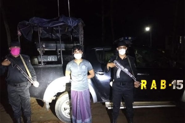 টেকনাফে পৃথক অভিযানে ১১ হাজার ইয়াবা উদ্ধার  