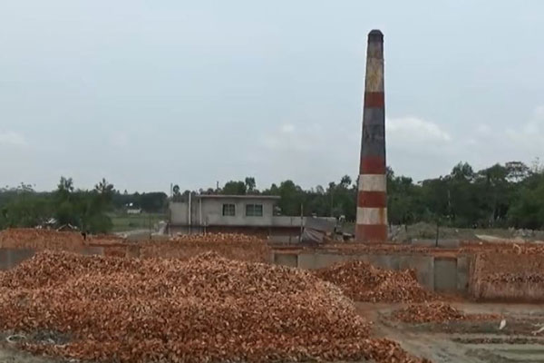 বরগুনায় ইটভাটার বিষাক্ত ধোঁয়ায় স্বাস্থ্য ঝুঁকিতে এলাকাবাসী