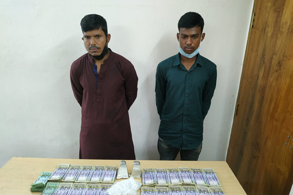 ঝিনাইদহে ২২ লাখ টাকাসহ দুইজন আটক

