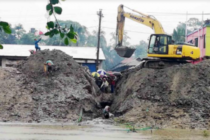 শরণখোলা উপজেলা সদরের জলাবদ্ধতা নিরসনে প্রশাসনের উদ্যোগ 