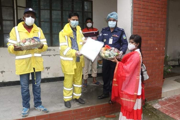 ময়মনসিংহে পুলিশের সুরক্ষা সামগ্রী বিতরণ

