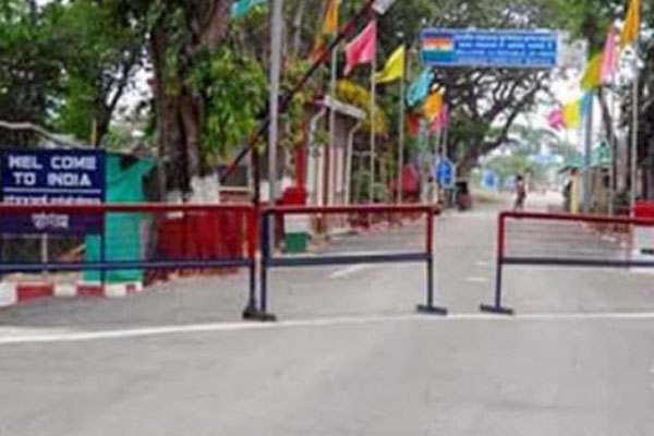 নিজ দেশে ফিরলেন আটকে পড়া ১২০ ভারতীয়