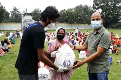 ঠাকুরগাঁওয়ে অসহায়দের খাদ্য সহায়তা প্রদান