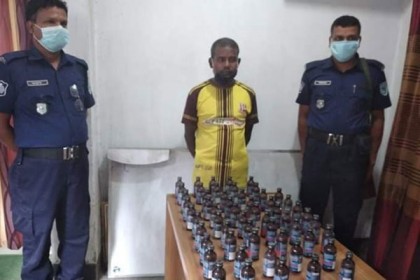 ফেন্সিডিলসহ নীলফামারী সরকারী কলেজের নৈশ প্রহরী আটক