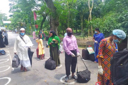 তৃতীয় দফায় নিজ দেশে ফিরলেন আরও ১২৩ ভারতীয়