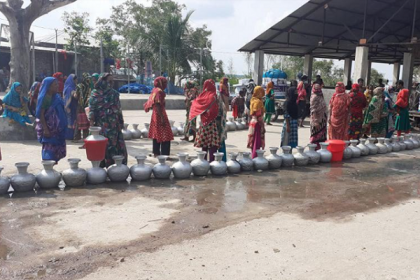 ঘূর্ণিঝড় আম্ফানে ক্ষতিগ্রস্ত সাতক্ষীরা উপকূলে খাবার পানির হাহাকার