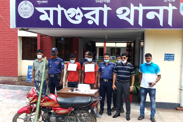 মাগুরায় দুই ডাকাত আটক, মালামাল উদ্ধার