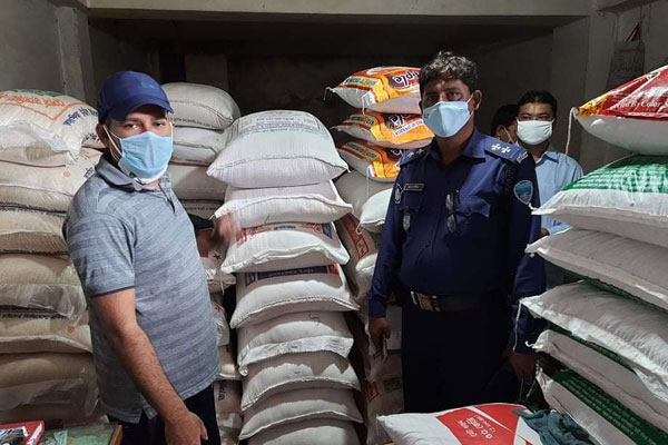হাটহাজারীতে ৯৭ বস্তা ওএমএসের চাল জব্দ, ডিলারের বিরুদ্ধে মামলা