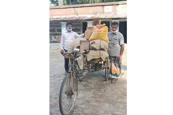 নাটোর থেকে রাজধানীতে খাদ্য সহায়তা পাঠালেন এমপি

