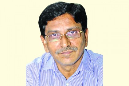 হঠাৎ কানাডা গেলেন হানিফ
