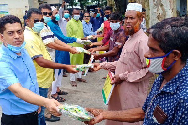 শৈলকুপায় প্রান্তিক কৃষকের মাঝে সবজি বীজ বিতরণ