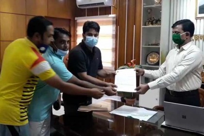 নেত্রকোনায় শিক্ষার্থীদের বেতন মওকুফের দাবিতে ছাত্রদলের স্মারকলিপি 