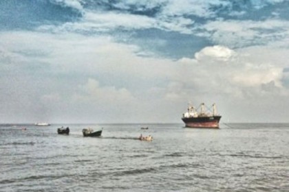 বঙ্গোপসাগরে দুর্ঘটনার কবলে পণ্যবাহী জাহাজ